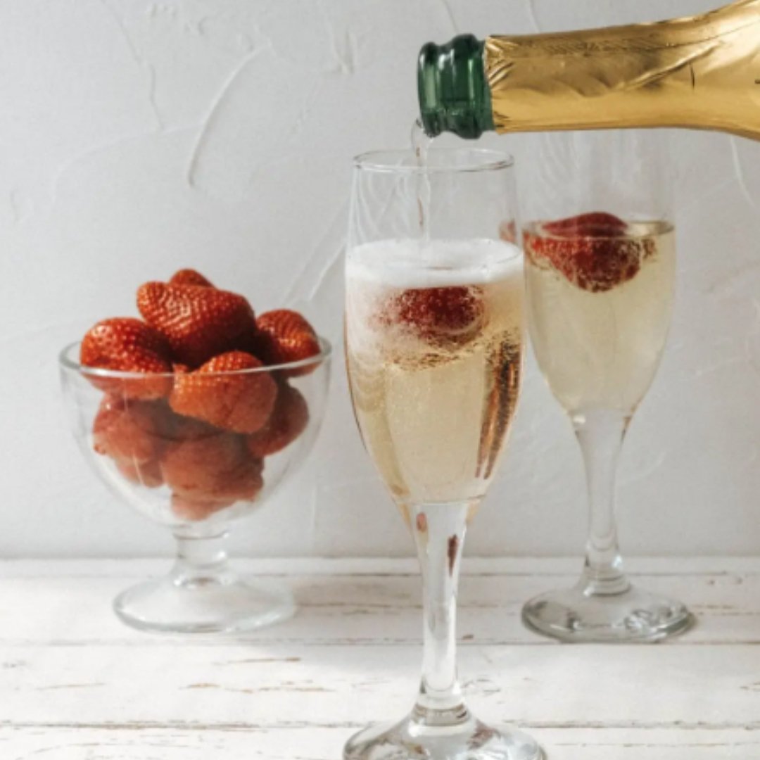 Experiência sensorial com sunset, espumante e doces finos